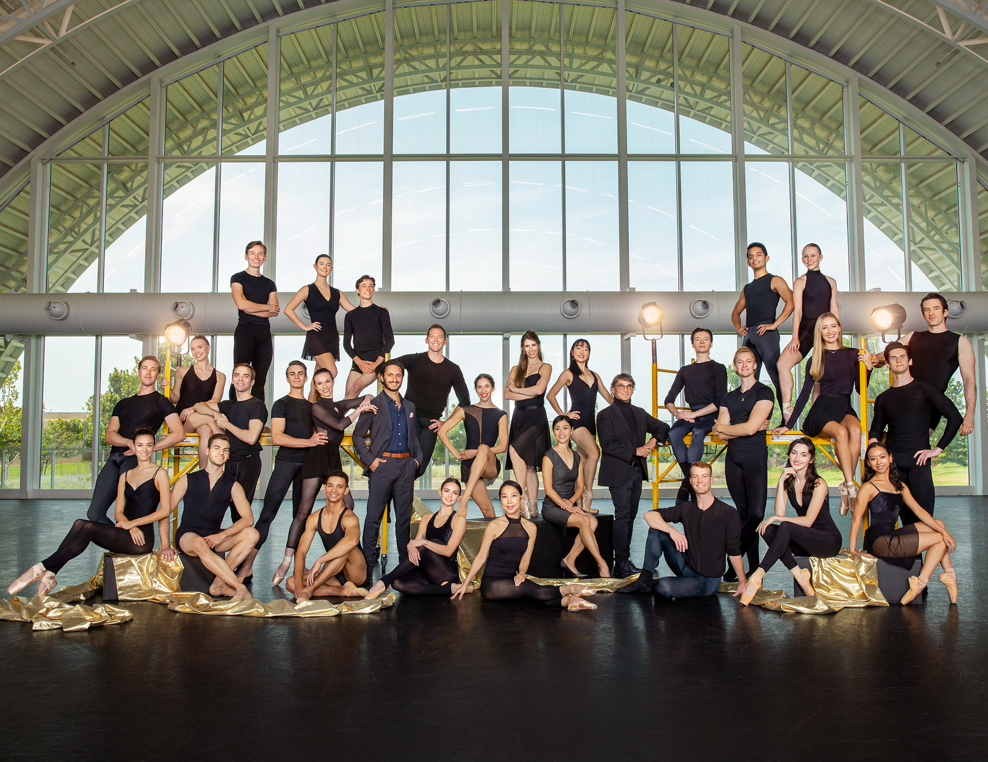 assembled company members, rehearsal assistants, and Robert Mills